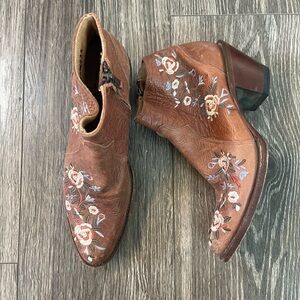 SHYANNE Millie Floral Embroidered Round Toe Booties, Western Cowgirl Boots  6.5
